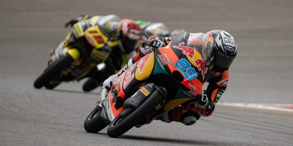 Moto3, pole position fulminante di Rueda in Portogallo. Rossi quinto