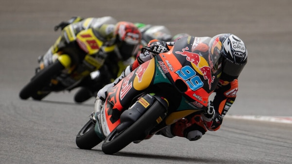 Moto3, pole position fulminante di Rueda in Portogallo. Rossi quinto