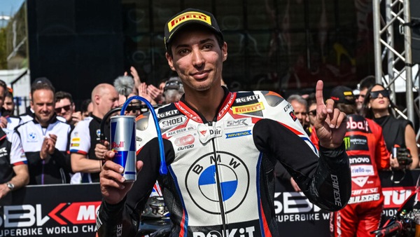 SBK Barcellona, Razgatlioglu: "Io come Valentino Rossi contro Jorge Lorenzo"