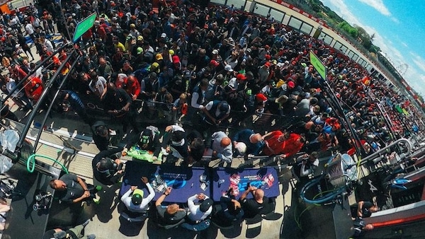 WEC: Valentino Rossi, bagno di folla alla 6 Ore di Imola