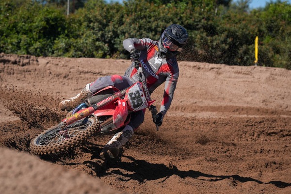MXGP: HRC e Van De Moosdijk si separano