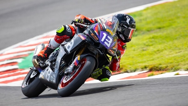 BSB, Colombi re di Oulton Park: vittoria al debutto nella Sportbike con Aprilia
