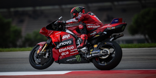 MotoGP 2027, la top class cambia regolamento: gli abbassatori