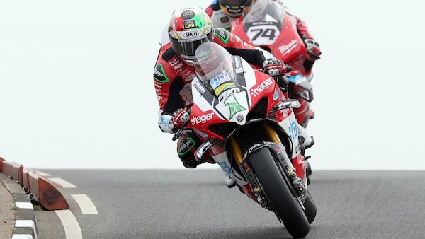 NW200, nona sinfonia in SBK: vince Irwin, ma che duello con Todd!