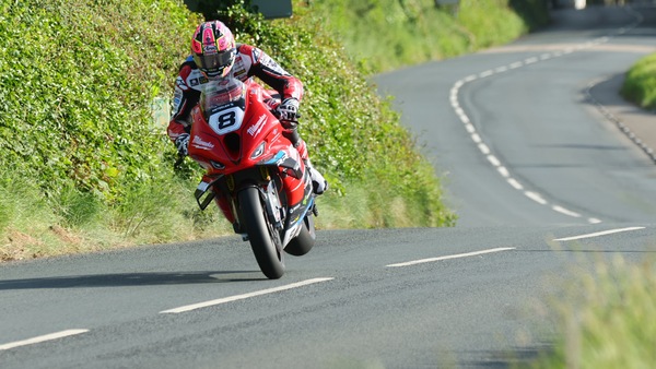 TT 2024, giorno 3: Todd in gran forma tra le 1000, Dunlop leader in SSP