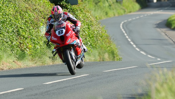 TT 2024, giorno 3: Todd in gran forma tra le 1000, Dunlop leader in SSP