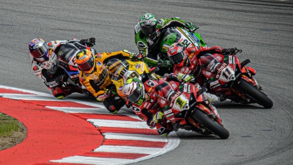 La SBK riparte da Misano: il duello Toprak vs Bautista e i sogni di Bulega e Iannone