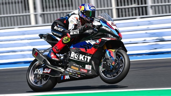 SBK: assolo di Razgatlioglu in Gara 1 a Misano, Bulega ottimo 2°