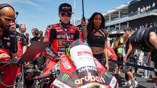 SBK, Ducati e Aruba insieme per altri due anni