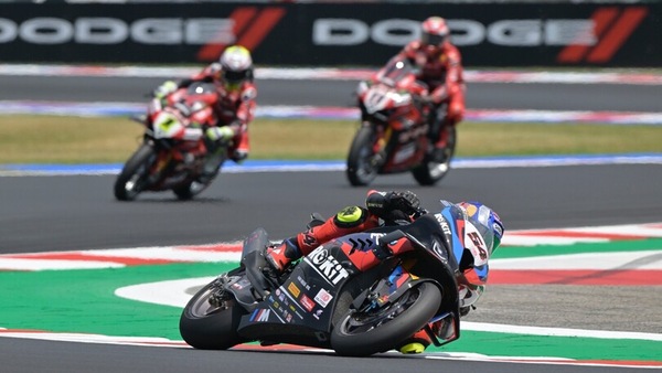 SBK, A Donington sarà caccia a Razgatlioglu: dubbi sulle condizioni di Toprak