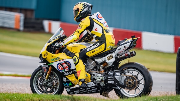 SBK, a Donington una Panigale su misura per Iannone