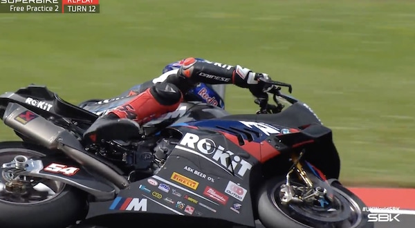 SBK Donington, Toprak equilibrista: la sequenza del salvataggio in FP2