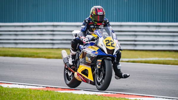 WorldWCR, spettacolo a Donington: Carrasco trionfa nella bagarre di Gara 1