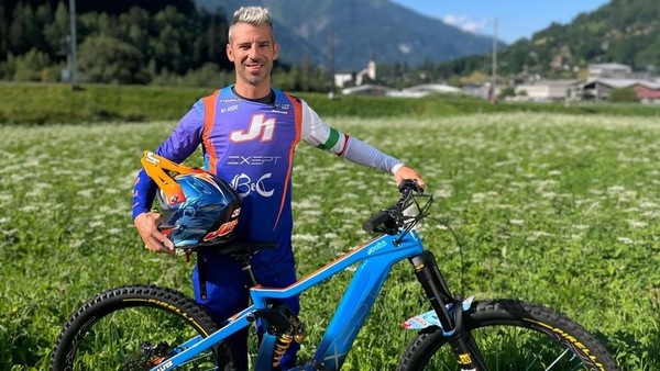 Brutto infortunio in mountain bike per Marco Melandri