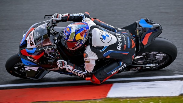 SBK Donington: Razgatlioglu vince e fa tripletta, Bulega 2°