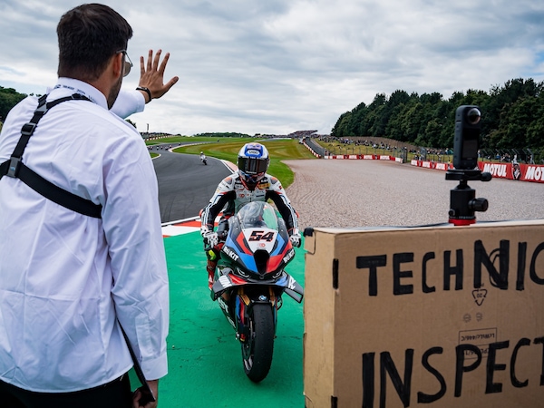 SBK Donington: Toprak Razgatlioglu, la gag che prende in giro la Ducati