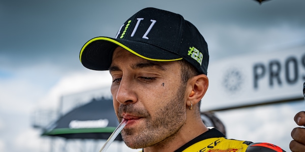 SBK, Iannone spiega il ritiro: "Avevo il braccio destro bloccato"