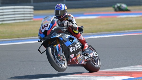 SBK Most, Gara 2: Toprak 10 e lode, Petrucci e Bautista ko al via