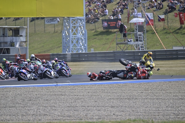 SBK, Most: brutto incidente tra Bautista e Petrucci in Gara 2