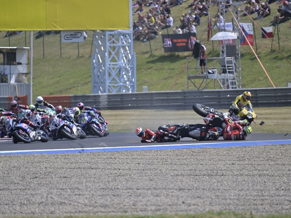 SBK, Most: brutto incidente tra Bautista e Petrucci in Gara 2