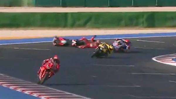 WDW: Bagnaia vince la Race of Champions, contatto Marquez - Bulega all'ultima curva!