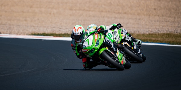 SSP300, Veneman si prende la pole a Portimao, prima fila per Gennai