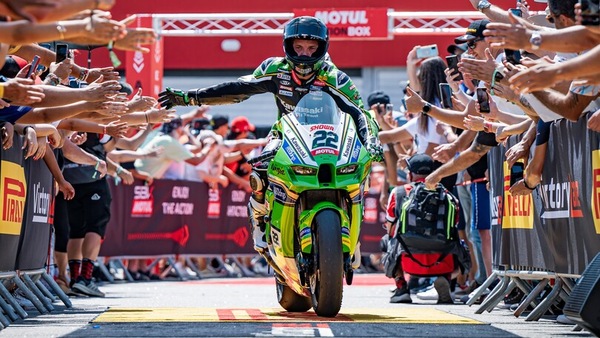 SBK, Lowes protagonista a Portimao: “La Ninja è ancora una gran moto”