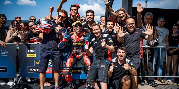CIV SBK, che finale: Delbianco penalizzato, Pirro campione per la decima volta