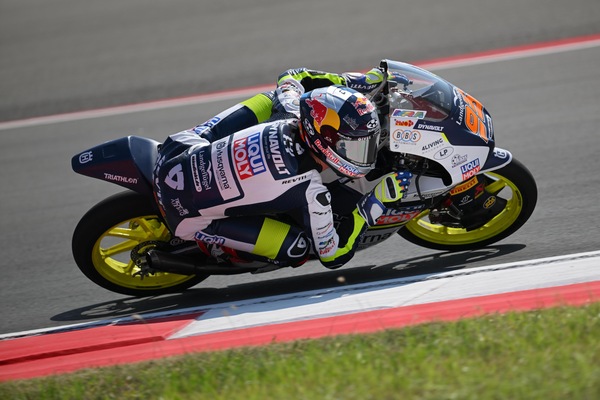 Moto3, risultati delle P1 al GP Indonesia 2024: Veijer primo, Bertelle quarto