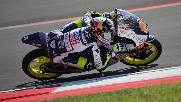 Moto3, risultati delle P1 al GP Indonesia 2024: Veijer primo, Bertelle quarto