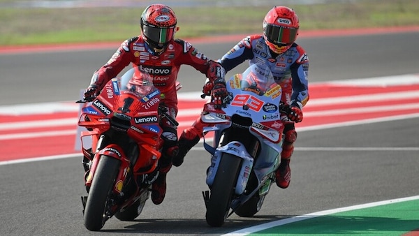 MotoGP da... amici-nemici: Marquez dà uno strappo a Bagnaia