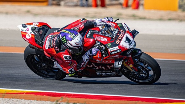 Superpole Race stellare ad Aragon: Bautista piega Razgatlioglu, 3° Bulega