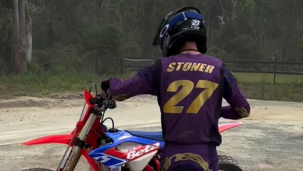 Casey Stoner torna in sella ad una moto da dirt track dopo 20 anni