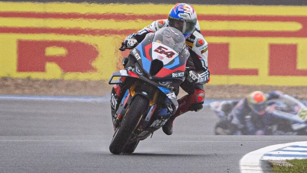 SBK: Petrucci brilla sul bagnato di Estoril, ma la pole è di Razgatlioglu