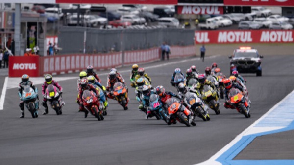 Moto3, sarà lotta a 4 per due gradini del podio dietro Alonso