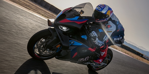 BMW, nuova M 1000 RR: tante novità per bissare il titolo SBK