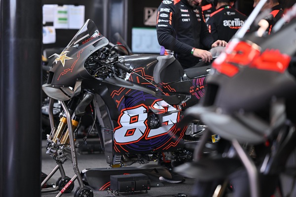 MotoGP test Barcellona: ecco il box Aprilia versione 2025