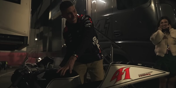 Aleix Espargarò saluta la MotoGP con la Honda 125GP del suo debutto