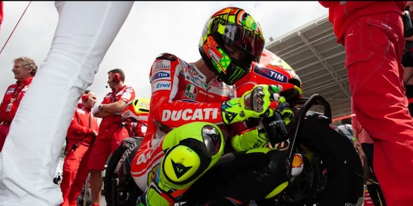 Il capotecnico di Hayden: "Rossi nel 2011? 7 moto e solo 3 podi, Ducati bloccò i social"