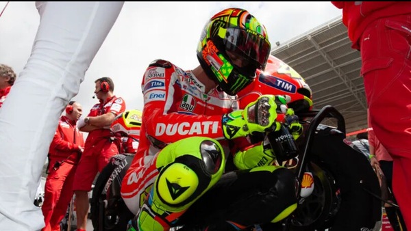 Il capotecnico di Hayden: "Rossi nel 2011? 7 moto e solo 3 podi, Ducati bloccò i social"