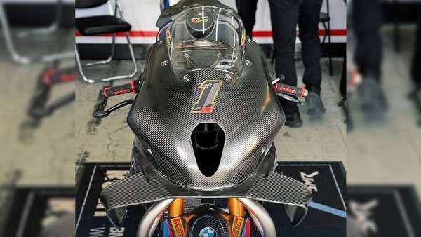 SBK: Razgatlioglu porta il numero 1 sulla BMW per la prima volta