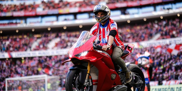 L’Atlético Madrid ospita Jorge Martin per festeggiare il titolo MotoGP