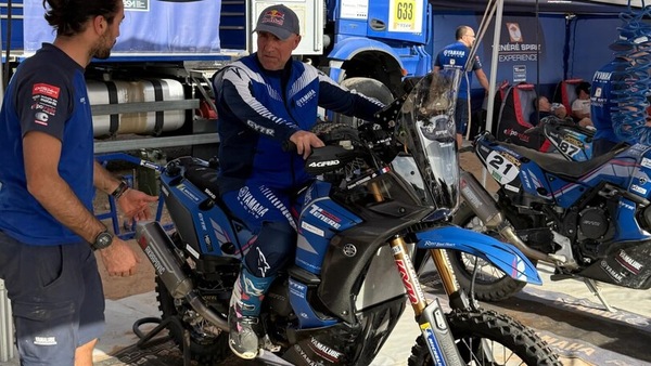 Peterhansel torna sulle due ruote in Mauritania: “Monsieur Dakar” all'AER