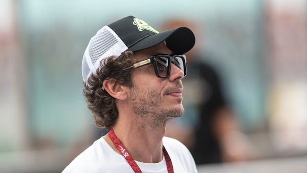 MotoGP, Rossi "avverte" Marquez: "Bagnaia vuole rifarsi, è carico"