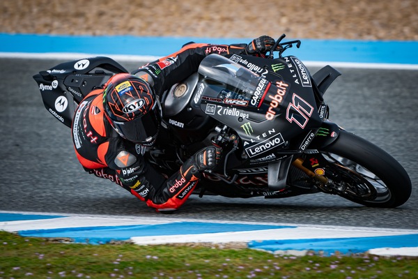 SBK, test Jerez: doppietta italiana con Bulega-Iannone nel day 1