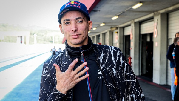SBK, Razgatlioglu: "Per il mio dito farò 260 km al giorno, ma ne vale la pena"