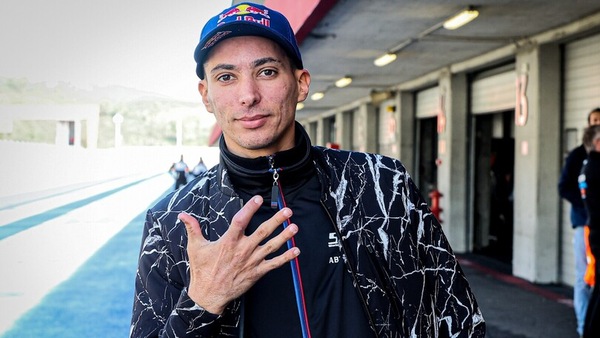 SBK, Razgatlioglu: "Per il mio dito farò 260 km al giorno, ma ne vale la pena"