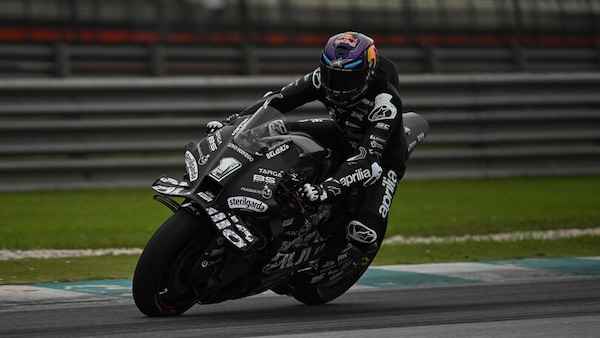 MotoGP test Sepang, inizio da incubo per Martin: caduta e trasporto in ospedale