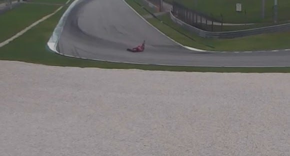 MotoGP 2025, la caduta di Marquez sulla Ducati a Sepang, vista da un'angolatura inedita