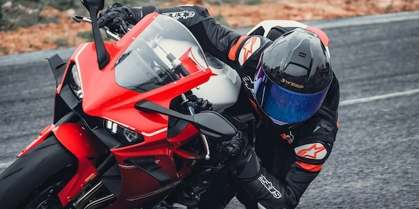 Kove lascia il mondiale Supersport 300 e debutta al Tourist Trophy